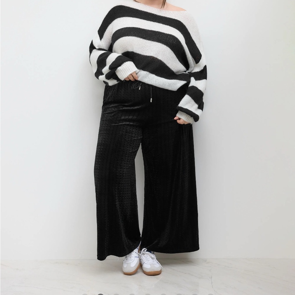 Cider Black velvet Wide-Leg Pants